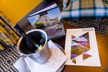 Stonecross Manor Hotel