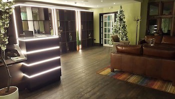 Stonecross Manor Hotel