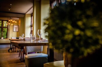 Stonecross Manor Hotel