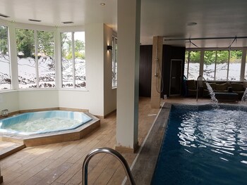 Stonecross Manor Hotel
