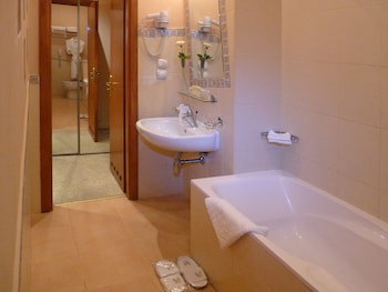 Eney Hotel
