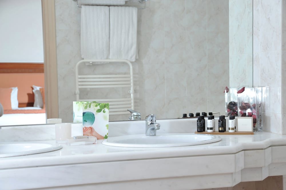 Athens Atrium Hotel and Suites