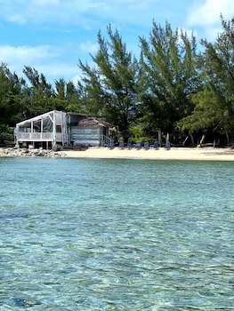 Coral Harbour Beach House And Villas
