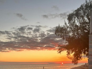 Coral Harbour Beach House And Villas