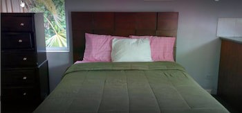 Coral Harbour Beach House And Villas