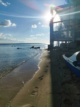 Coral Harbour Beach House And Villas