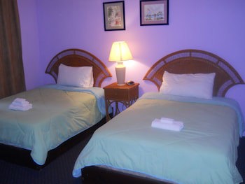 Coral Harbour Beach House And Villas