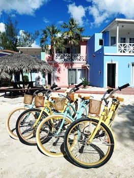 Coral Harbour Beach House And Villas