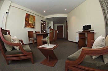 Suites Camino Real