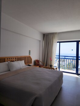 Navarria Hotel