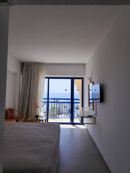 Navarria Hotel