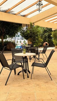 Navarria Hotel