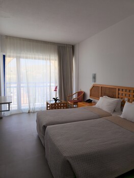 Navarria Hotel