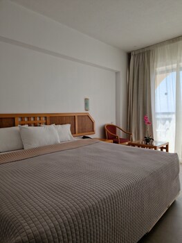 Navarria Hotel