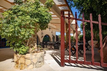 Navarria Hotel