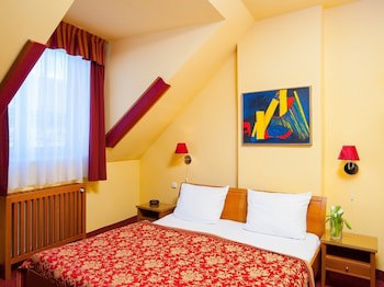 Cloister Inn