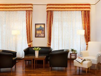 Cloister Inn