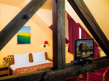 Cloister Inn