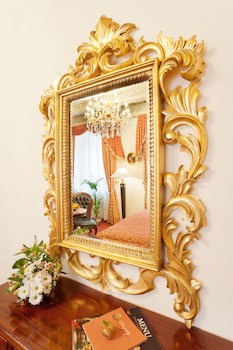Hotel U Zlateho Stromu Prague by BHG galeri fotoğrafı
