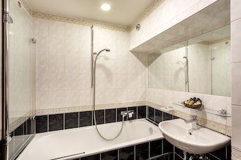 Hotel U Zlateho Stromu Prague by BHG galeri fotoğrafı