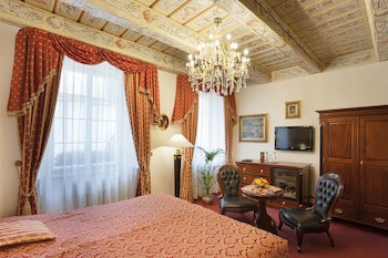 Hotel U Zlateho Stromu Prague by BHG galeri fotoğrafı