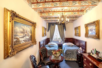 Hotel U Zlateho Stromu Prague by BHG galeri fotoğrafı