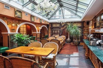 Hotel U Zlateho Stromu Prague by BHG galeri fotoğrafı