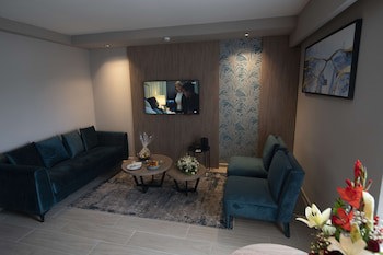 Golden Tulip El Mechtel