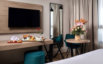 Golden Tulip El Mechtel
