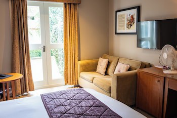 Red Lion Hotel, Hillingdon