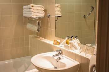 Red Lion Hotel, Hillingdon