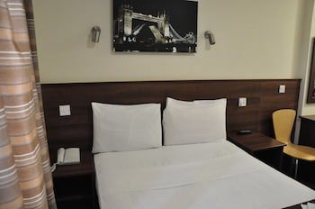 Ascot Hyde Park Hotel