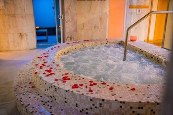 Paradise Park Fun Lifestyle Hotel