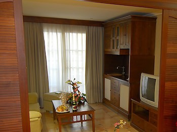 Paradise Park Fun Lifestyle Hotel