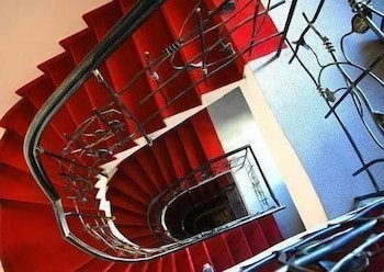 Gallery Hotel Sis