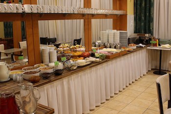Gallery Hotel Sis