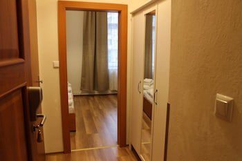 Gallery Hotel Sis