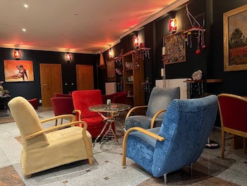 Gallery Hotel Sis