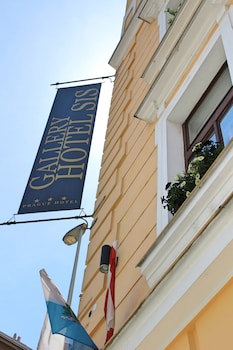 Gallery Hotel Sis
