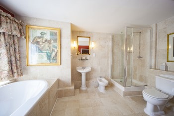 The Holt Hotel
