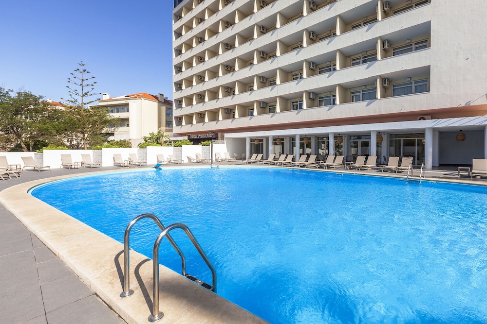 Carcavelos Beach Hotel