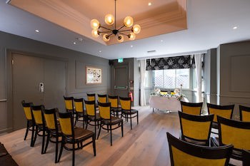 Bridge Hotel