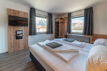 Binders Budget City Mountain Hotel