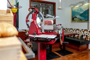 Binders Budget City Mountain Hotel