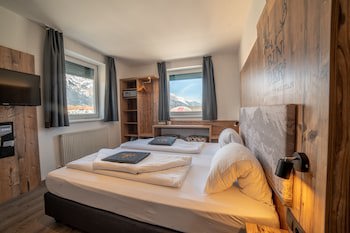 Binders Budget City Mountain Hotel
