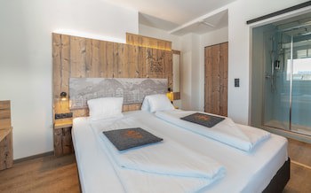 Binders Budget City Mountain Hotel