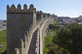 Parador De Avila (Adults Only)
