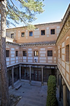 Parador De Avila (Adults Only)