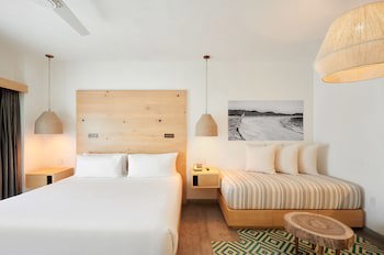 Bahia Hotel & Beach House
