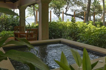 Capitan Suizo Beach Front Boutique
